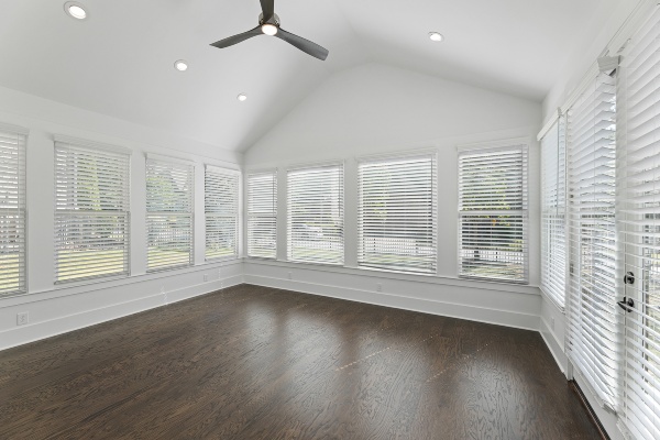 LaRuche-Castle-2160WatercrestCommons01 (1)