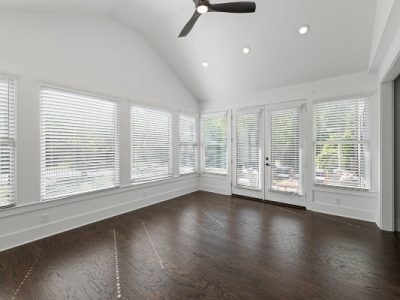 LaRuche-Castle-2160WatercrestCommons02