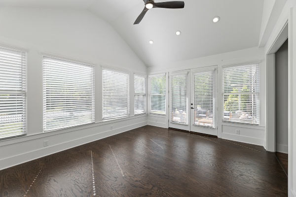 LaRuche-Castle-2160WatercrestCommons02