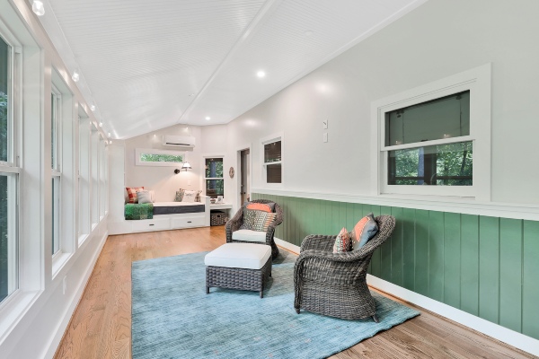 LaRuche-Castle-309WeatherStoneLane01