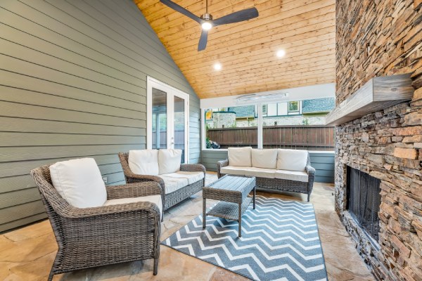 LaRuche_CastleConstruction_2185_Watercrest_Commons-05
