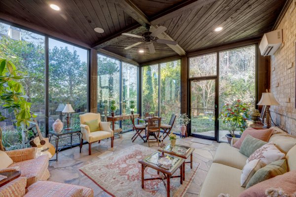 LaRuche_Construction_Castle_2175_Watercrest_Commons-01