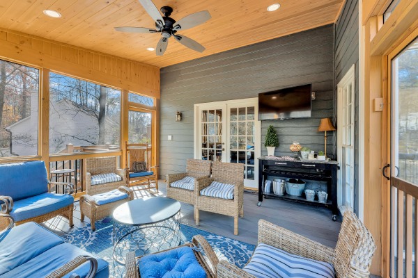 gallery_LaRuche_CastleConstruction_1540_Tennessee_Walker_Dr-07_1659539576