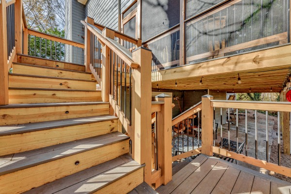gallery_LaRuche_CastleConstruction_1540_Tennessee_Walker_Dr-09_1659539603