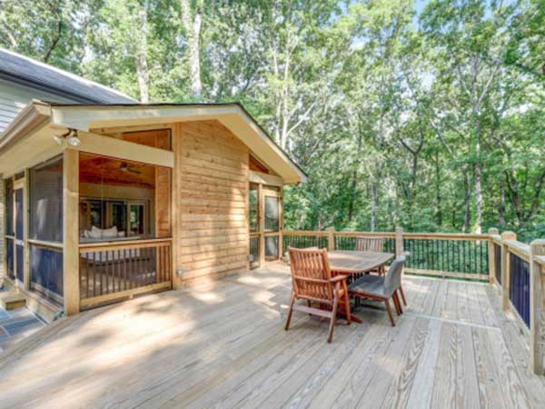 Quality Screened In Porches